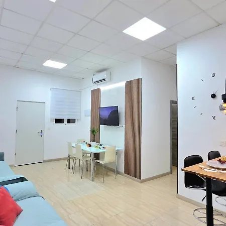 Centro Living 2 Bedroom In The Center Of By Namaste Elite * توريمولينوس